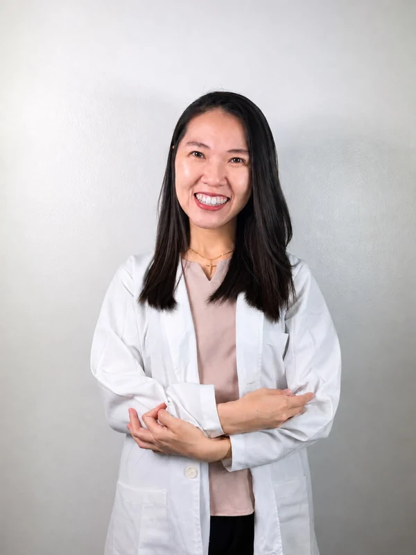 Portrait of Dr. Amanda, Associate Dentist at FTS Chin Dental