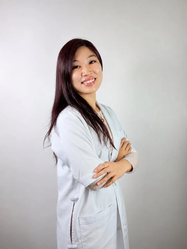 Portrait of Dr. Esther Tan, Principal Dentist & Clinic Manager at FTS Chin Dental